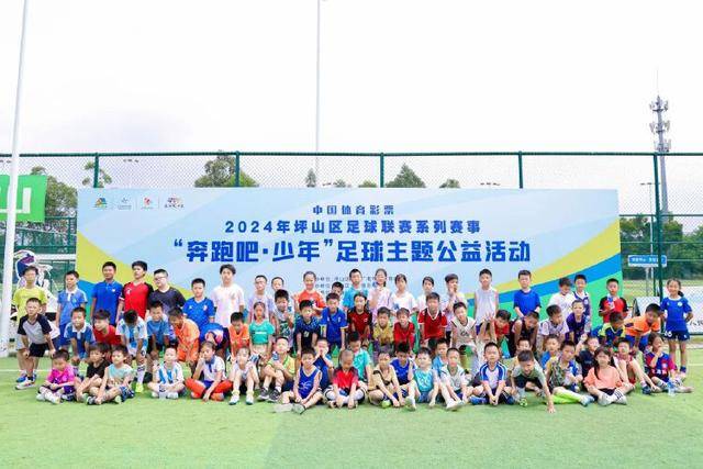 工地生活：46岁男子笑谈“搭伙”的风生水起